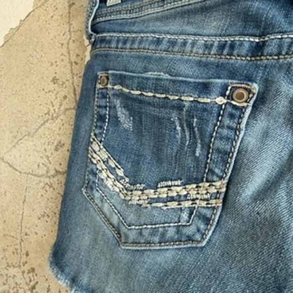 Y2K Stella Cutoffs Distressed Mid Rise BKE Denim Shorts | 27 - Picture 8 of 11